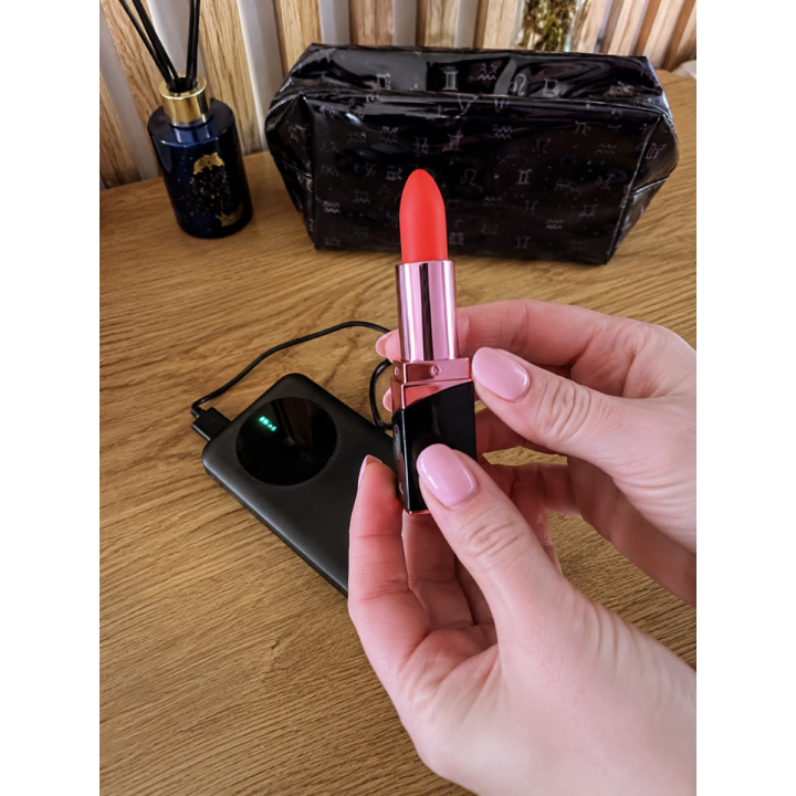 Velvet Touch wibrator mini w kształcie szminki ładowany usb czarny